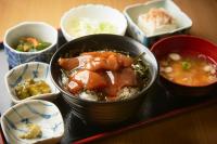 ホテルの敷地内または近くでの食事または食べ物