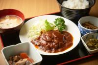 ホテルの敷地内または近くでの食事または食べ物