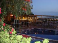 Bazén v ubytovaní Hotel Univers alebo v jeho blízkosti