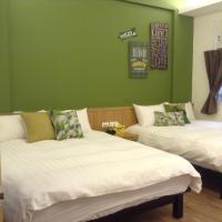 two beds in a room with green walls at Skyview B&amp;B in Ji&#39;an