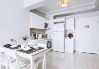 Kuchyň nebo kuchyňský kout v ubytování Serenity Suites Istanbul Airport
