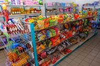 Supermarket nebo jiné obchody v  penzionu nebo okolí