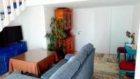 Televízia a/alebo spoločenská miestnosť v ubytovaní Habitaciones Turisticas Las Brisas