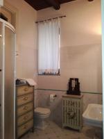 A bathroom at In Via Roma