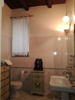 A bathroom at In Via Roma