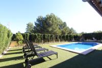 Basen w obiekcie Villa Puerto Adriano lub w pobliżu