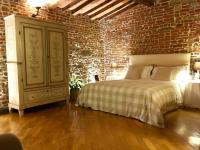 A bed or beds in a room at Capri Moon Guest House