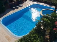 Bazén v ubytovaní Villa Maria Apartments alebo v jeho blízkosti