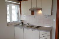 Kuchyň nebo kuchyňský kout v ubytování Apartment & Room Angerona