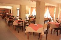 Reštaurácia alebo iné gastronomické zariadenie v ubytovaní Fiori Hotel