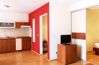 Televízia a/alebo spoločenská miestnosť v ubytovaní Urpí­n City Residence