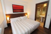 A bed or beds in a room at Pensión Grosen