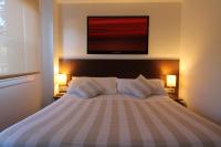 A bed or beds in a room at Pensión Grosen