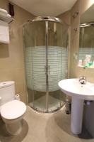 A bathroom at Pensión Grosen