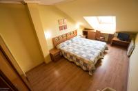 Posteľ alebo postele v izbe v ubytovaní Hotel El Roble