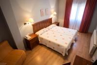 Posteľ alebo postele v izbe v ubytovaní Hotel El Roble