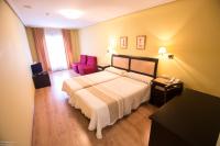 Posteľ alebo postele v izbe v ubytovaní Hotel El Roble