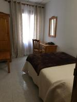 Cama o camas de una habitación en Hostal Alcázar