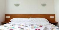 Posteľ alebo postele v izbe v ubytovaní Apartamentos Grosen