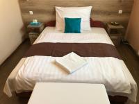 Posteľ alebo postele v izbe v ubytovaní Abszolút Hotel és Panzió