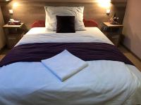 Posteľ alebo postele v izbe v ubytovaní Abszolút Hotel és Panzió