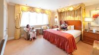 Postel nebo postele na pokoji v ubytování The Victoria Hotel & Source Spa