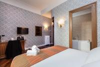 A bed or beds in a room at Suite Beccaria A Piazza Del Popolo