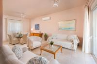 Posezení v ubytování MarySol Luxury Villa