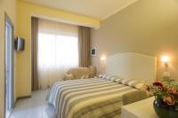 A bed or beds in a room at Hotel Gemma Del Mare