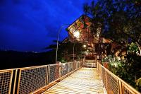 een brug met een gebouw erop 's nachts bij Desa Alamanis Resort Villa in Cirebon