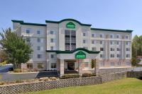 una representación del hampton inn suites niagara en el lago en Wingate by Wyndham - Chattanooga, en Chattanooga
