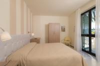 A bed or beds in a room at Hotel Gemma Del Mare