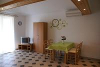 Televízia a/alebo spoločenská miestnosť v ubytovaní Apartments Robert