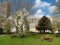 Ein Garten an der Unterkunft Canterbury Cathedral Lodge
