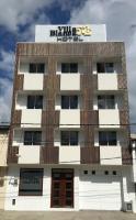 Un edificio con un cartel encima en Hotel Villa Blanca, en Popayán