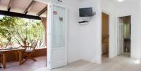 Televízia a/alebo spoločenská miestnosť v ubytovaní Bungalows Sa Sargantana