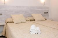 Posteľ alebo postele v izbe v ubytovaní Bungalows Sa Sargantana
