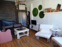 A seating area at Atico77