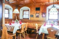 A restaurant or other place to eat at Gasthof Simmerlwirt