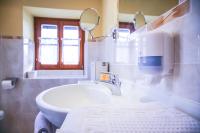A bathroom at Gasthof Simmerlwirt