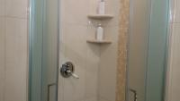 A bathroom at Daphnae House