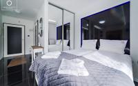 Posteľ alebo postele v izbe v ubytovaní Wonder Home - Apartamenty w cichej i zielonej części Karpacza - z miejscem na grilla i parkingiem