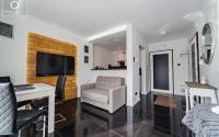Televízia a/alebo spoločenská miestnosť v ubytovaní Wonder Home - Apartamenty w cichej i zielonej części Karpacza - z miejscem na grilla i parkingiem