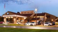 Un gran edificio con coches aparcados en un estacionamiento. en Best Western Benton Harbor – St. Joseph, en Benton Harbor