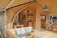 Posedenie v ubytovaní Glamping and Mobile Homes Lavanda - Holiday Centre Bi VIllage