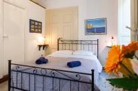 Posteľ alebo postele v izbe v ubytovaní Don Pedro Rooms Vicerè di Toledo in the city center