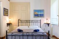 Posteľ alebo postele v izbe v ubytovaní Don Pedro Rooms Vicerè di Toledo in the city center