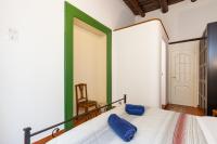 Posteľ alebo postele v izbe v ubytovaní Don Pedro Rooms Vicerè di Toledo in the city center