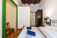 Posteľ alebo postele v izbe v ubytovaní Don Pedro Rooms Vicerè di Toledo in the city center