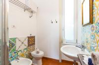 Kúpeľňa v ubytovaní Don Pedro Rooms Vicerè di Toledo in the city center